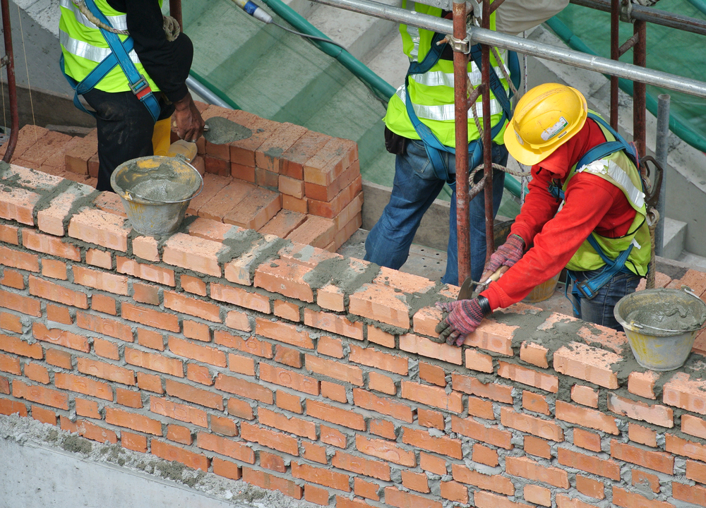 Builder prosecuted for unsafe asbestos removal that exposed employees to serious health risk